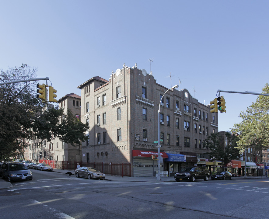 35-06 72nd St in Jackson Heights, NY - Building Photo