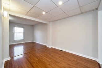 3221 Regents Park Ln in Greensboro, NC - Foto de edificio - Building Photo