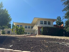 22319 MacFarlane Dr in Los Angeles, CA - Building Photo - Building Photo