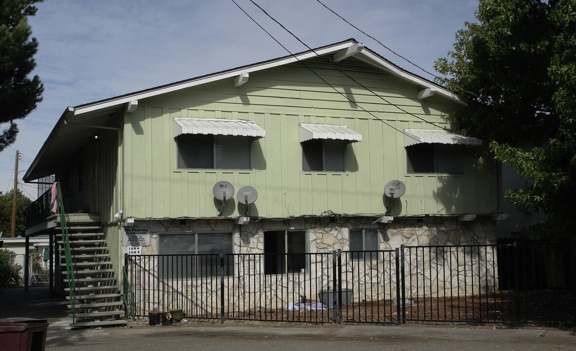 1084 Hazel in Hayward, CA - Building Photo