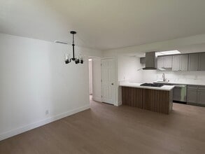 403 Elizabeth Way in Woodland, CA - Building Photo - Building Photo
