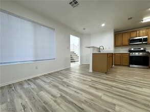 10141 Velvet Dusk Ln in Las Vegas, NV - Building Photo - Building Photo