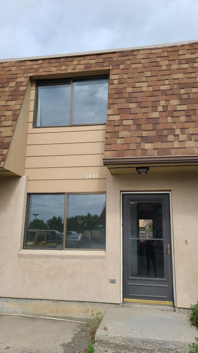 property at 1835 Mountain View Dr
