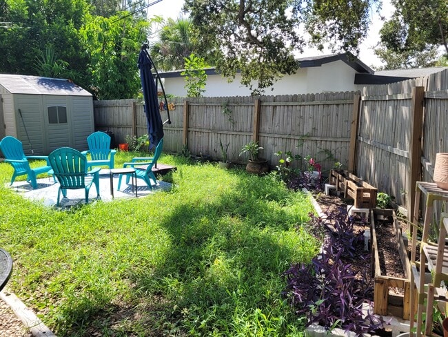 1758 31st Ave N in St. Petersburg, FL - Foto de edificio - Building Photo