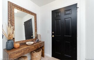 867 Amanda Ln in Pontiac, MI - Building Photo