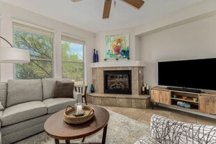 10260 E White Feather Ln in Scottsdale, AZ - Building Photo