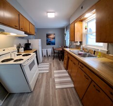 514 13th Ave, Unit C in Two Harbors, MN - Foto de edificio - Building Photo