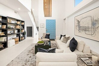 11354 Sunshine Ter in Studio City, CA - Building Photo - Building Photo