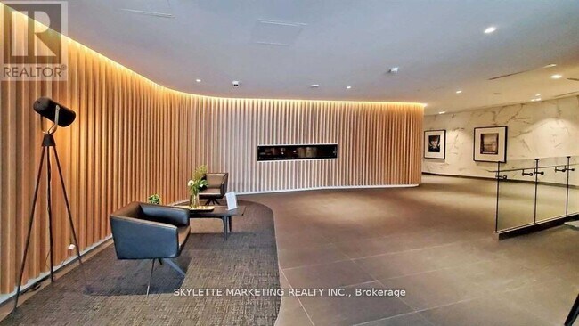 160 Flemington Rd in Toronto, ON - Building Photo - Building Photo