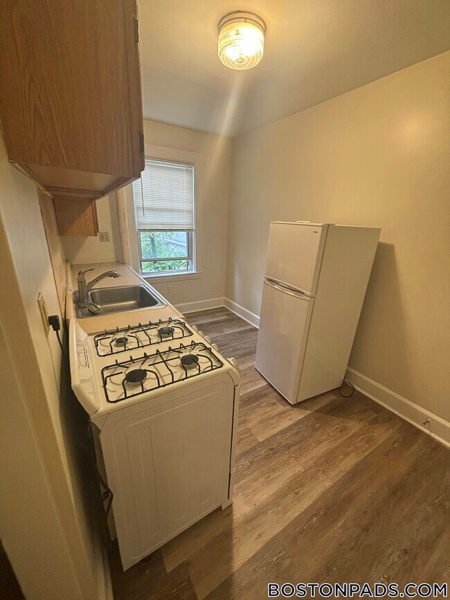 155 Summer St, Unit 8F in Somerville, MA - Building Photo - Building Photo