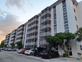 16851 NE 23rd Ave in North Miami Beach, FL - Building Photo