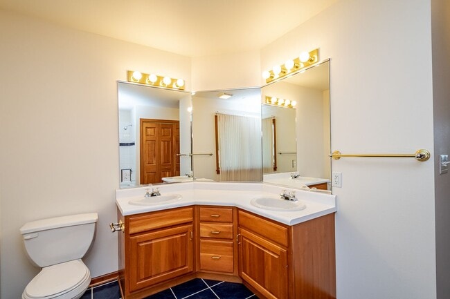 property at 10 Redtail Ct