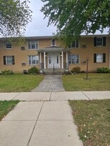 33 N Jane Dr in Elgin, IL - Building Photo