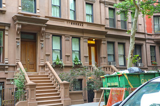 121 W 69th St in New York, NY - Building Photo - Building Photo