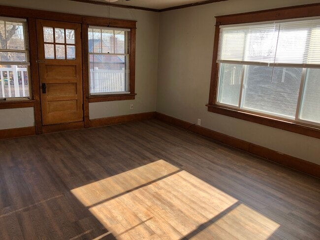 1048 37th St, Unit #2 in Des Moines, IA - Foto de edificio - Building Photo