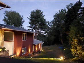 1082 Greenwich Ave, Unit Suite #1 in Warwick, RI - Foto de edificio - Building Photo