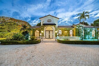 12300 Old Cutler Rd in Miami, FL - Building Photo - Building Photo