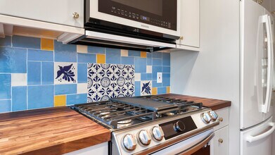 11560 Stone Ave N in Seattle, WA - Building Photo - Building Photo