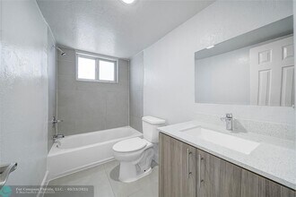 13150 Memorial Hwy in Miami, FL - Building Photo - Building Photo