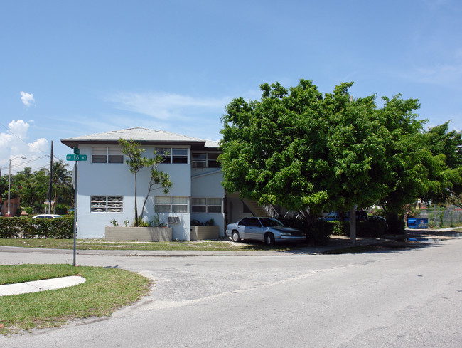 1660 NW 15th Rd in Miami, FL - Building Photo - Building Photo