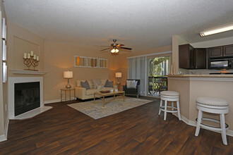 Stonegate Apartments in Palm Harbor, FL - Foto de edificio - Building Photo