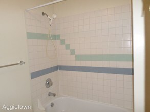 1718 Pierre St in Manhattan, KS - Building Photo - Building Photo