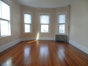 9 Willard Ave, Unit 2 in Medford, MA - Building Photo - Building Photo