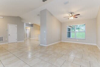 10433 Calle De Flores Dr in Clermont, FL - Foto de edificio - Building Photo