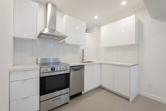 301 Euclid Ave in Toronto, ON - Building Photo - Building Photo