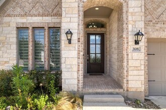 308 Berkeley Pl in Georgetown, TX - Foto de edificio - Building Photo