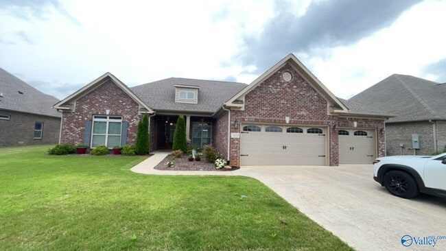 property at 7419 Flint Xing Cir SE