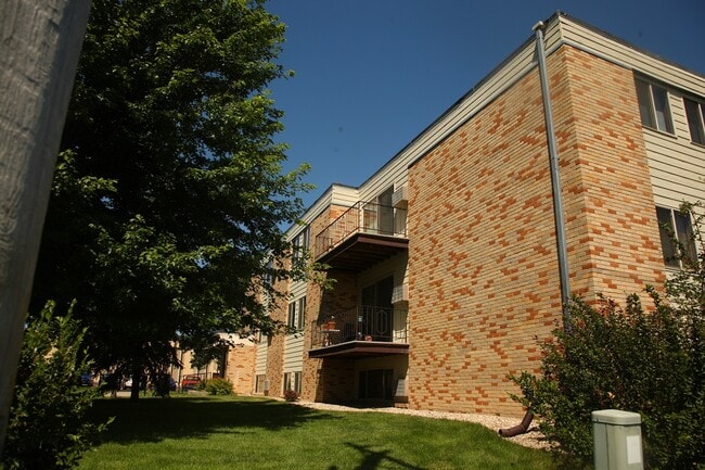 Eden Apartments in Mitchell, SD - Building Photo - Building Photo