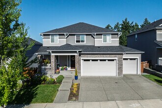 14001 Parkview Dr E in Bonney Lake, WA - Foto de edificio - Building Photo