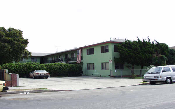 722 McDonald Ave in Wilmington, CA - Building Photo