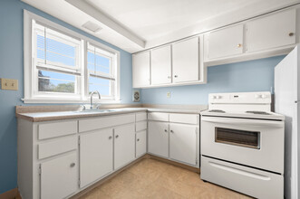 38 Deerfield Ct, Unit b in East Hartford, CT - Foto de edificio - Building Photo