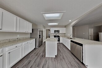 20311 Longspring Dr in Katy, TX - Building Photo - Building Photo