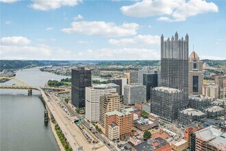 151 Fort Pitt Blvd, Unit 702 in Pittsburgh, PA - Foto de edificio - Building Photo