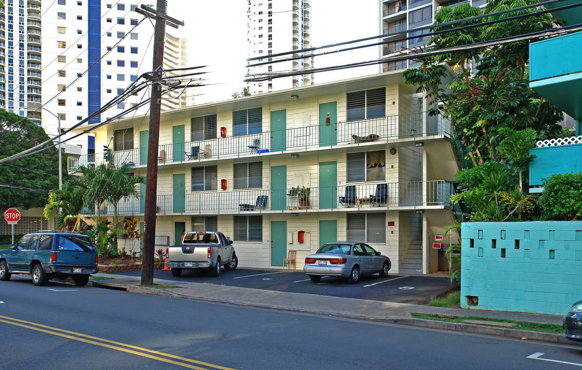 High Tide in Honolulu, HI - Building Photo