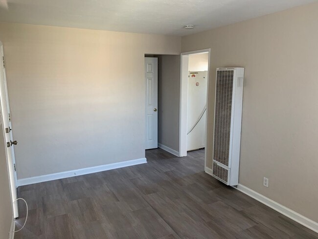 1424 Ocean Ave in Seal Beach, CA - Foto de edificio - Building Photo