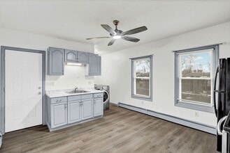 28 Hollister St in Manchester, CT - Building Photo - Building Photo