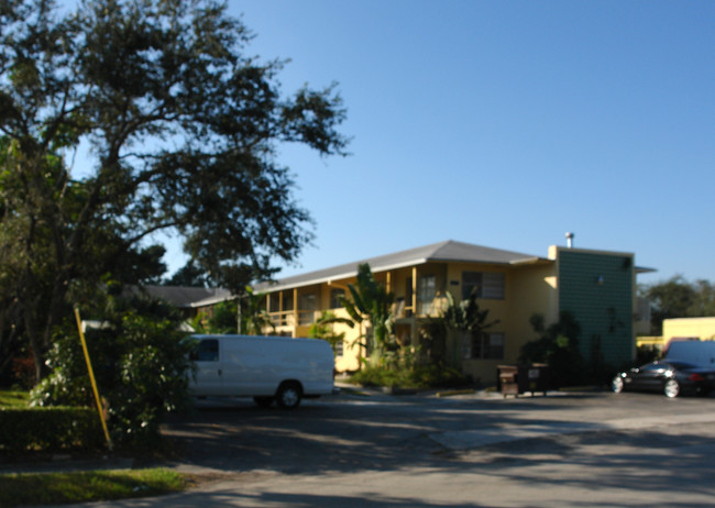 2536 Van Buren St in Hollywood, FL - Building Photo - Building Photo