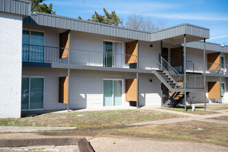 Governors Parc Apartments in Montgomery, AL - Foto de edificio - Building Photo