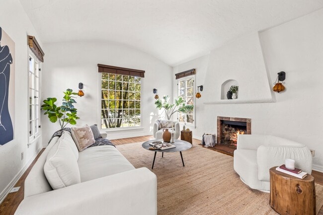 2327 Midvale Ave in Los Angeles, CA - Building Photo - Building Photo