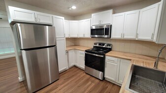 2100 Hill Top Ct in Conroe, TX - Building Photo