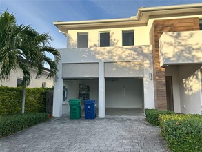 15085 SW 176th Terr in Miami, FL - Building Photo - Building Photo