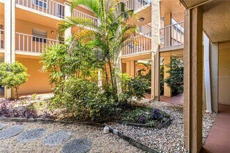 1540 Glen Oaks Dr E in Sarasota, FL - Building Photo - Building Photo