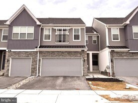 24 Sassafras Ln in Chester Springs, PA - Building Photo