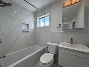 1 Munro Blvd in Valley Stream, NY - Building Photo - Building Photo