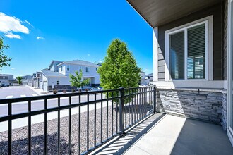 23621 E 5th Dr in Aurora, CO - Building Photo - Building Photo