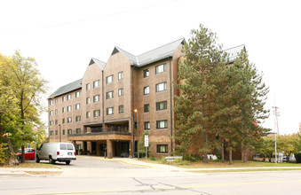 Baker Commons in Ann Arbor, MI - Foto de edificio - Building Photo